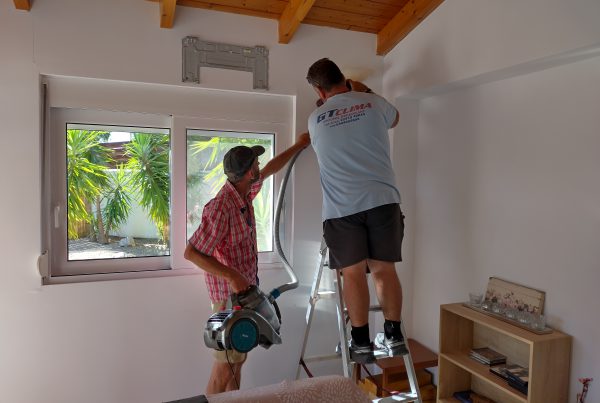 mounting airconditioning unit in living room villa Odysseus Rhodes